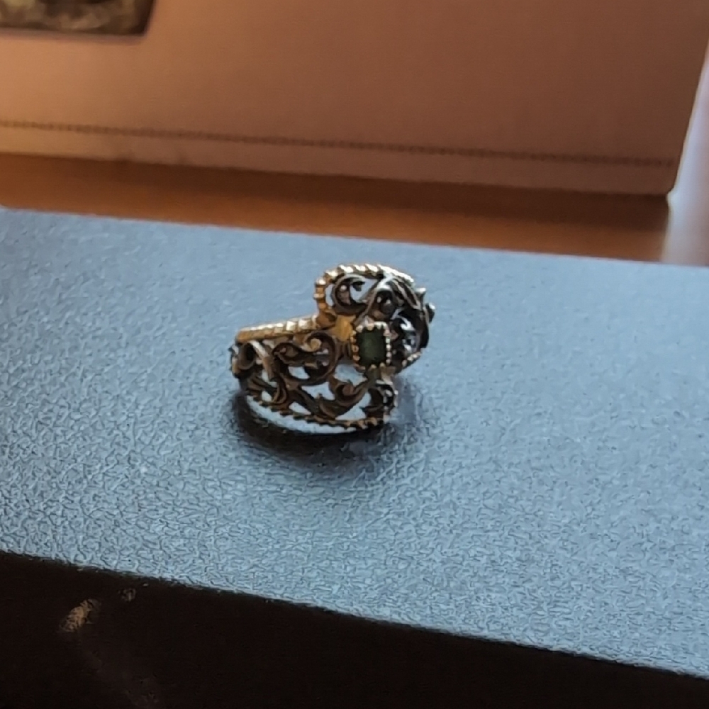 Elegant Silver and Gold Filigree Ring with Real Emerald